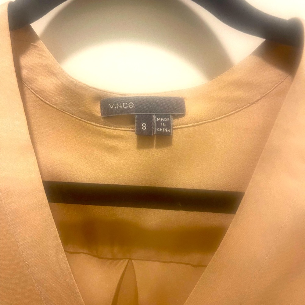 VINCE Silk Charmeuse V-neck tunic style blouse. Deep blush SZ S - Picture 2 of 5